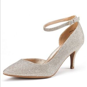 Low Heel Gold Pump Shoes size 6 heel height 3in